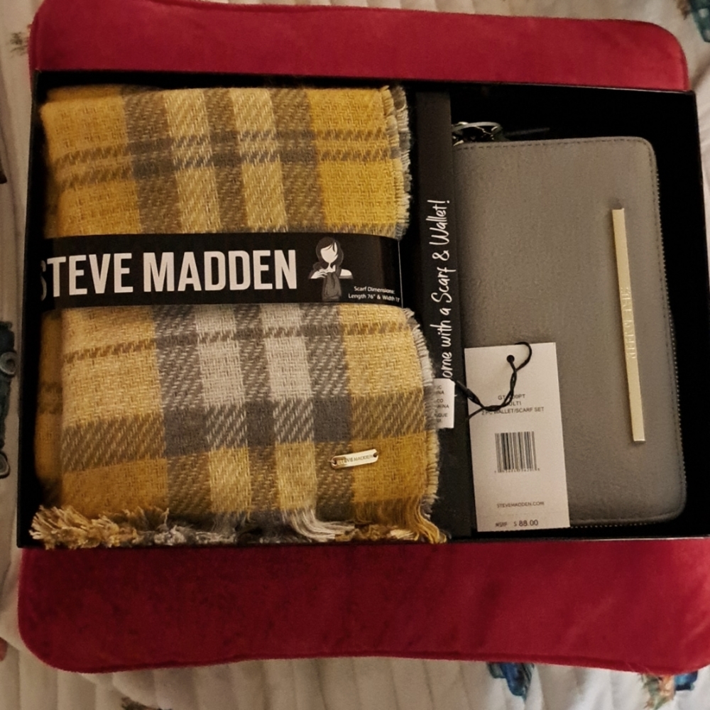 Awesome Scarf and Wallet Set